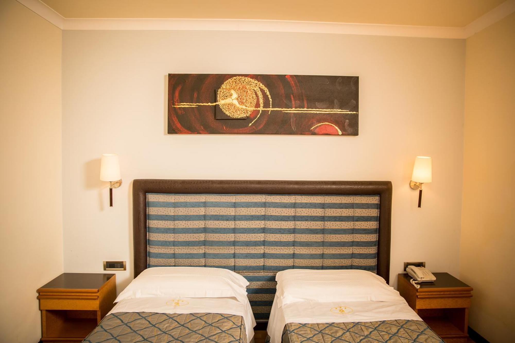 Hotel Ares Pontinia Cameră foto